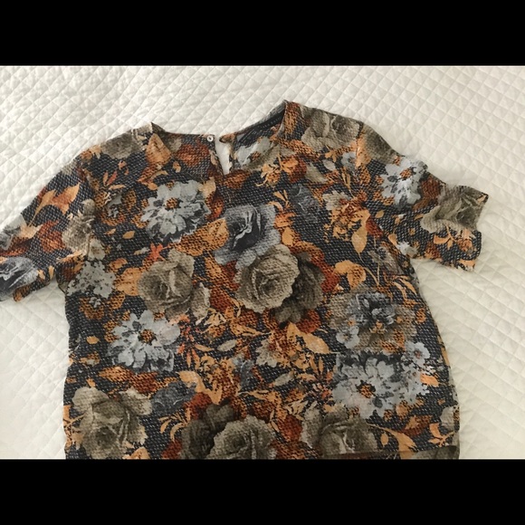 Zara Floral Crop Top - Picture 2 of 4